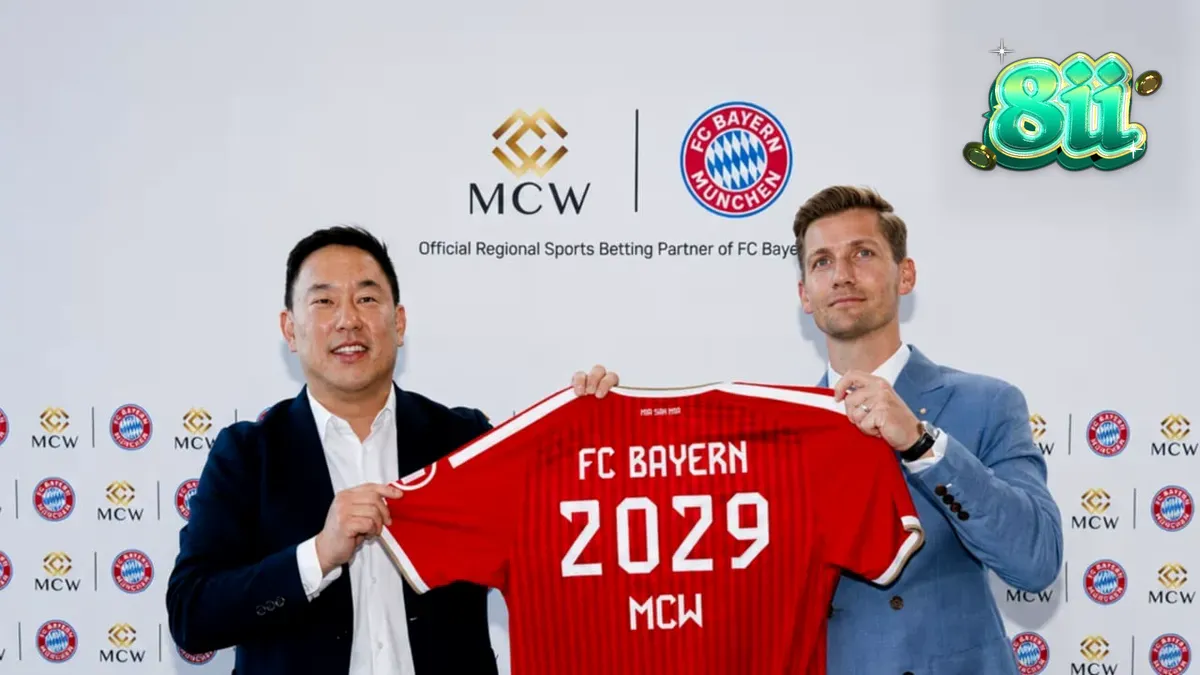 Logo FC Bayern Munich dan Mega Casino World dalam kemitraan strategis.